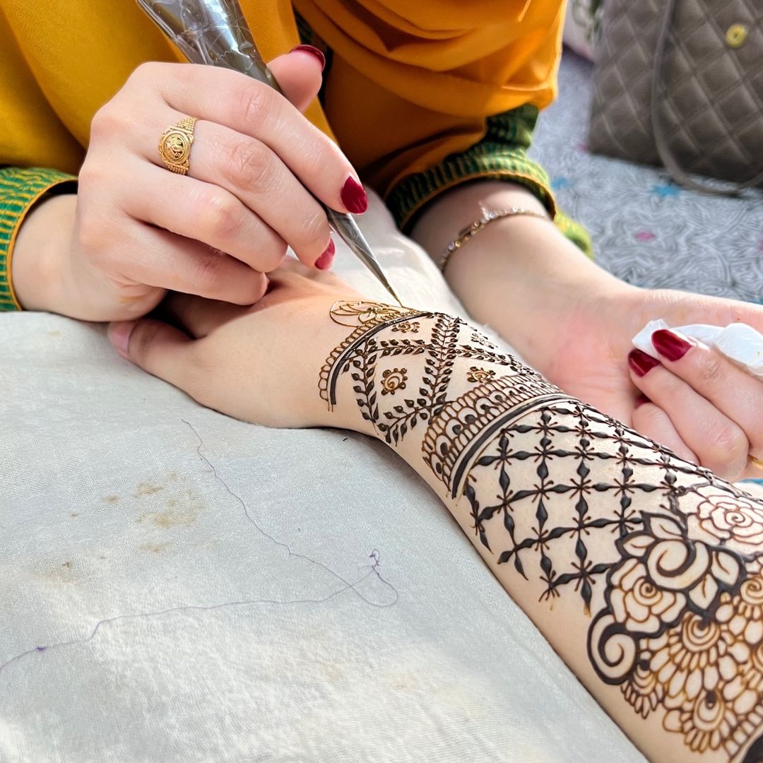 AroojMehndi profile